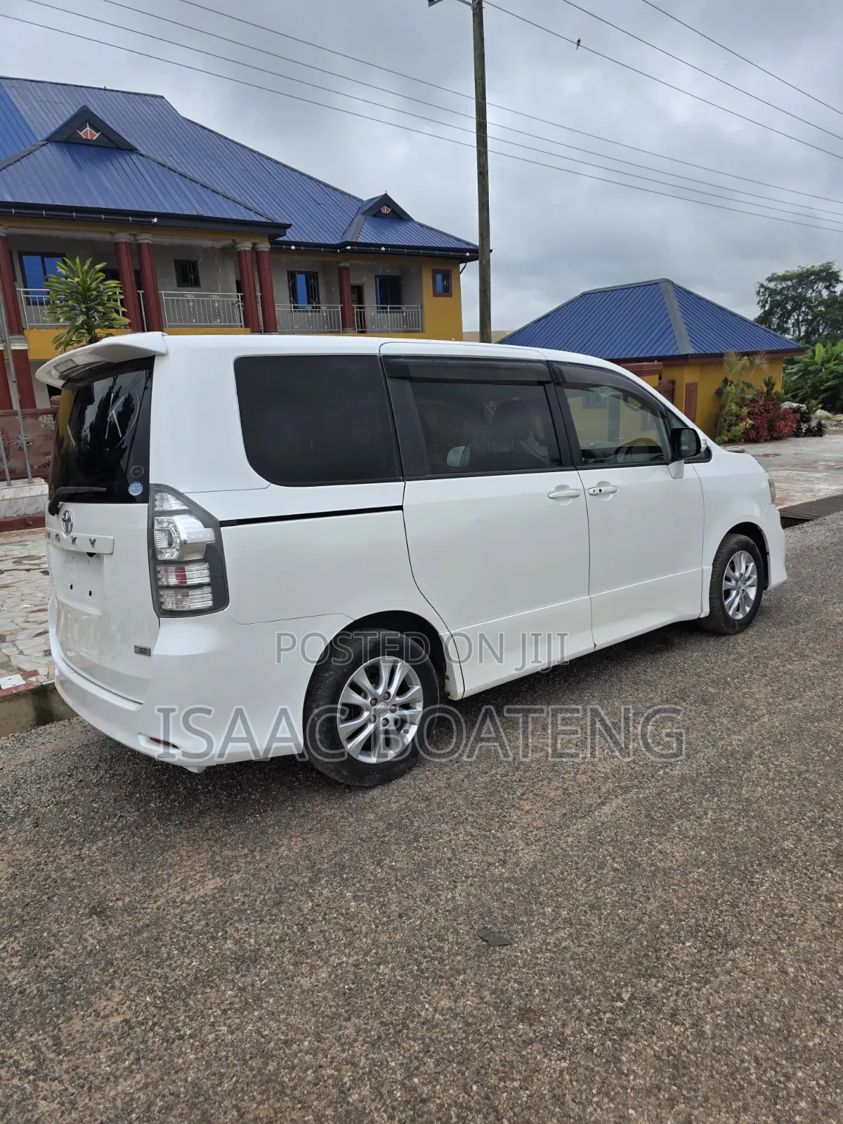 Toyota Voxy 2011 White