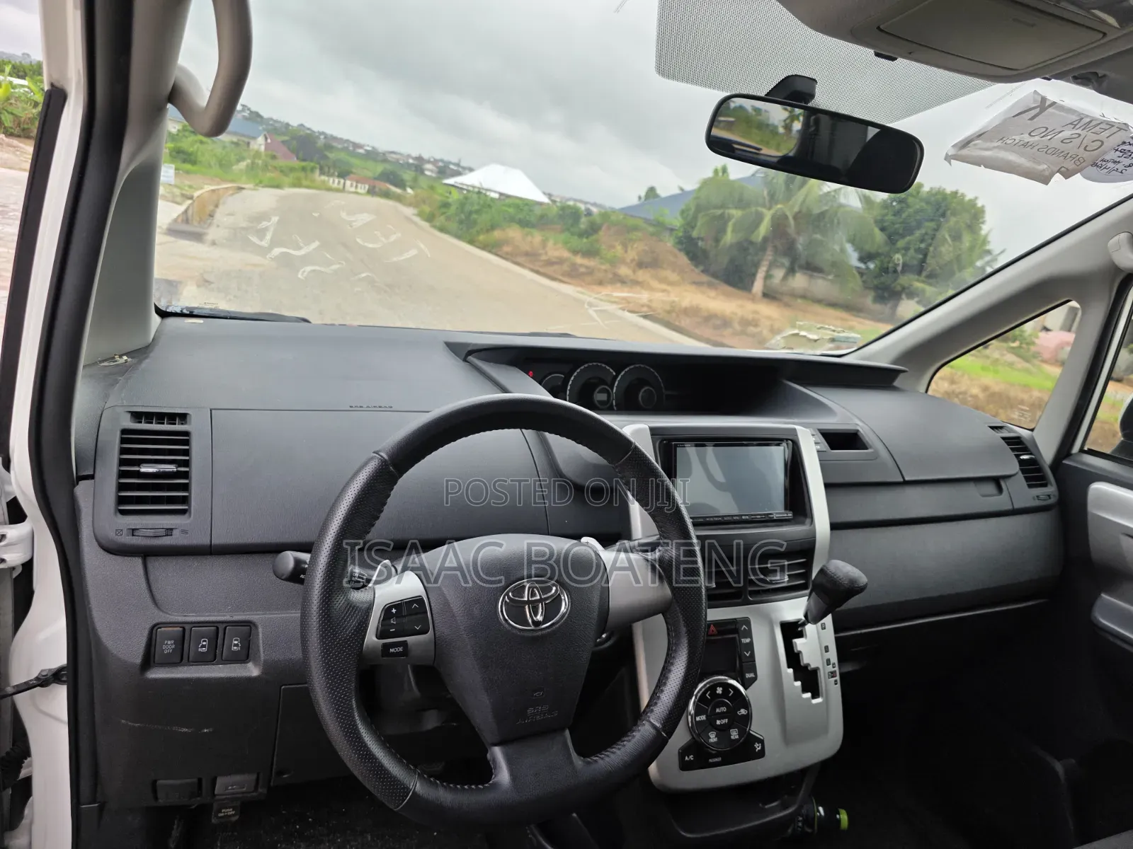 Toyota Voxy 2011 White