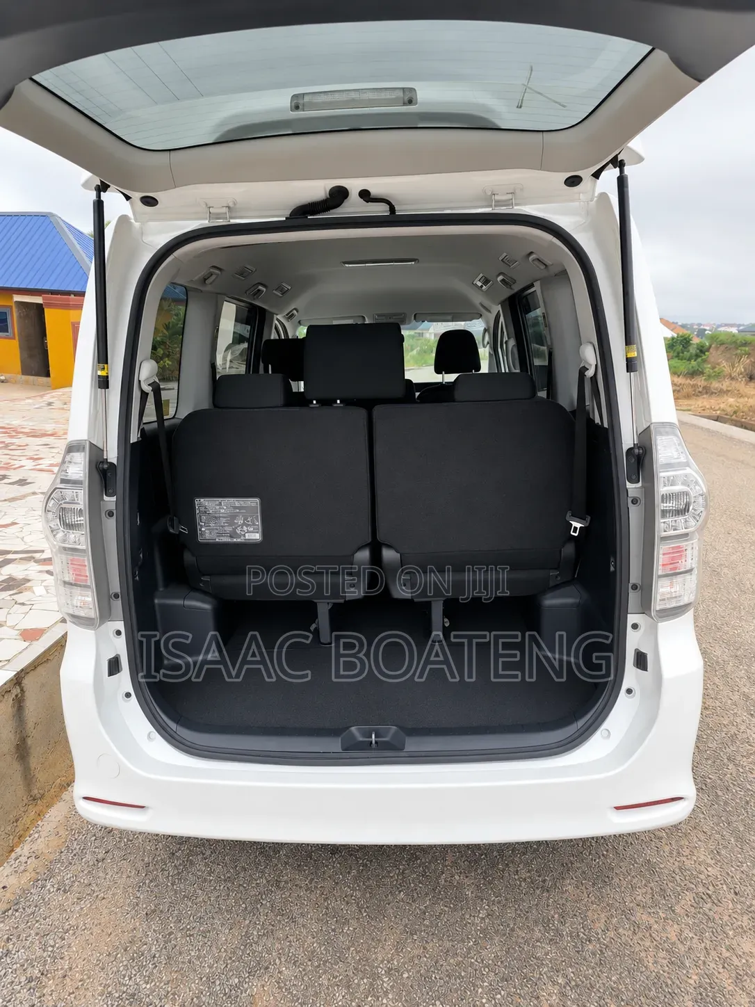 Toyota Voxy 2011 White