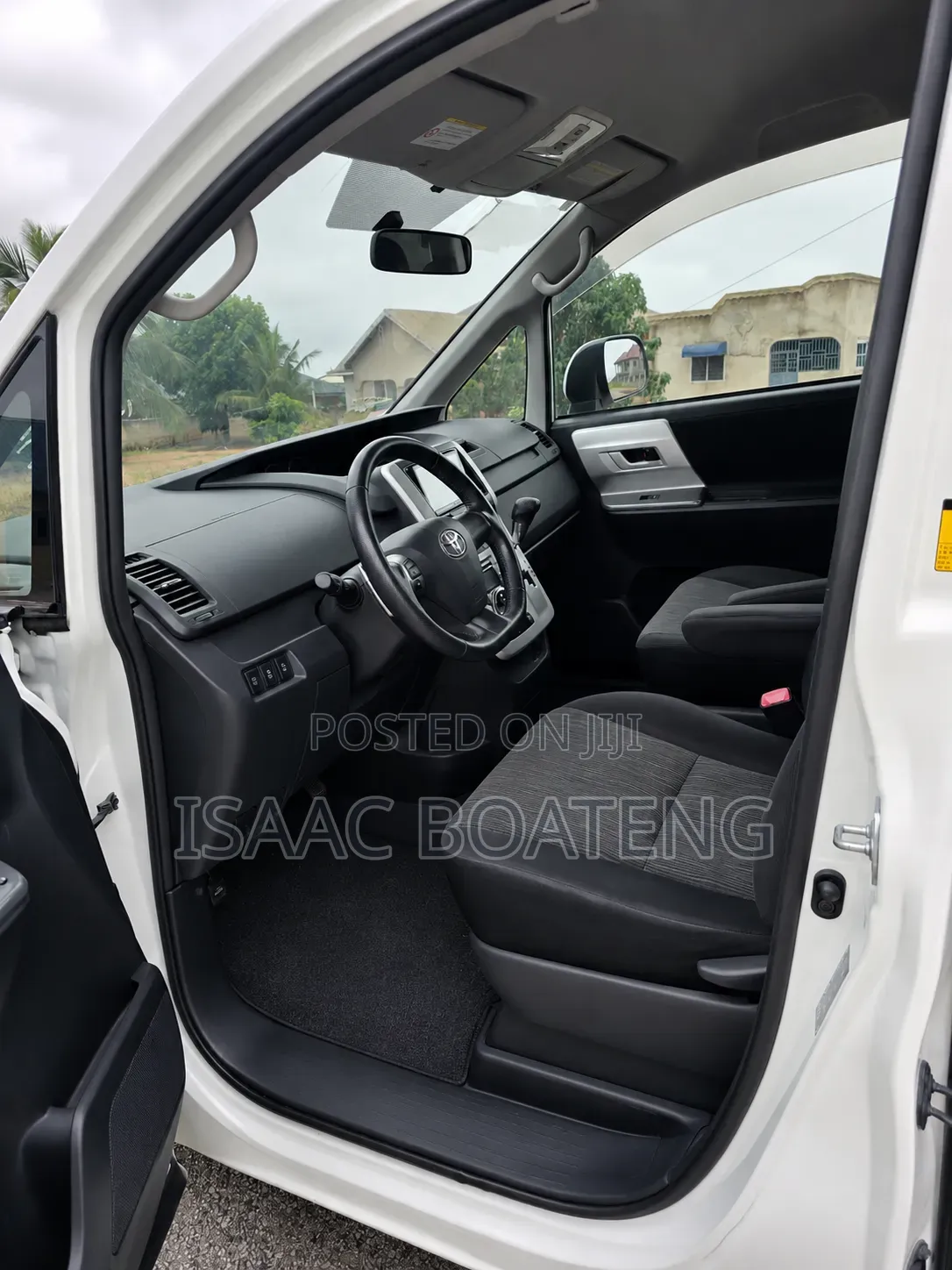 Toyota Voxy 2011 White