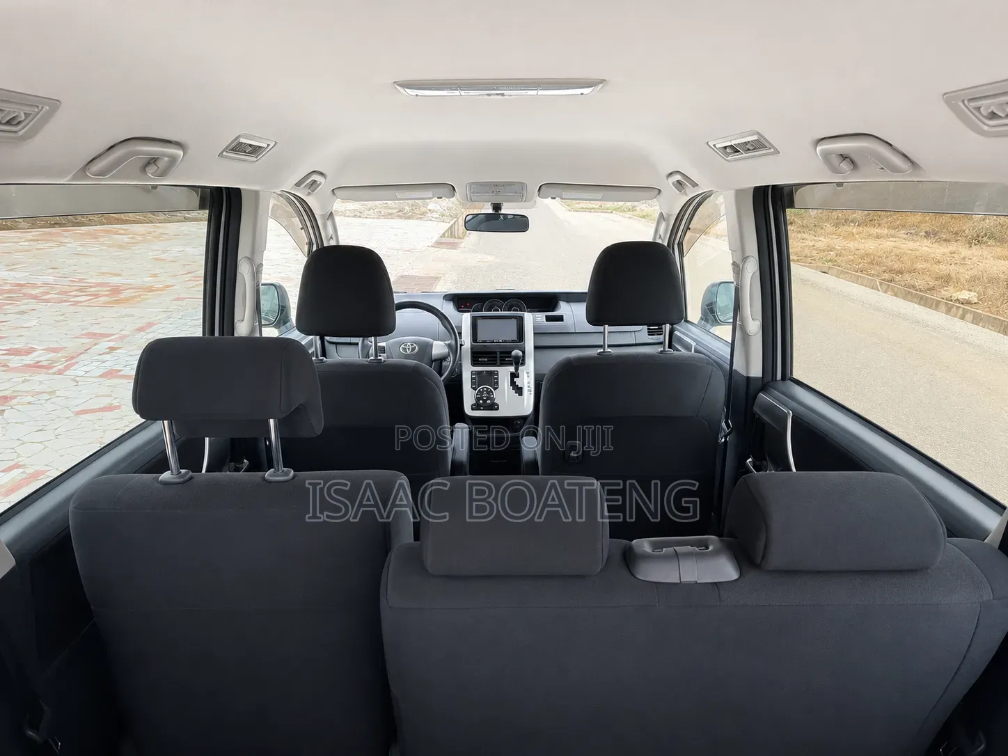 Toyota Voxy 2011 White