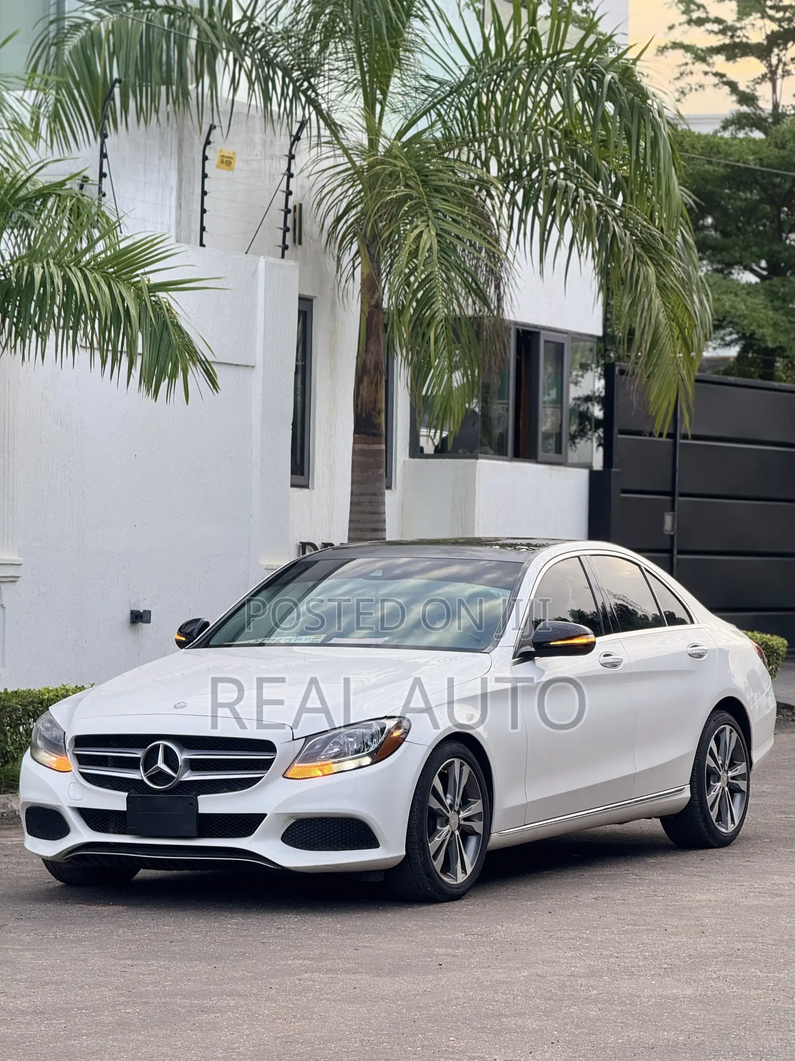 Mercedes-Benz C300 Luxury 4matic Sedan AWD (2.0L 4cyl 7A) 2017 White