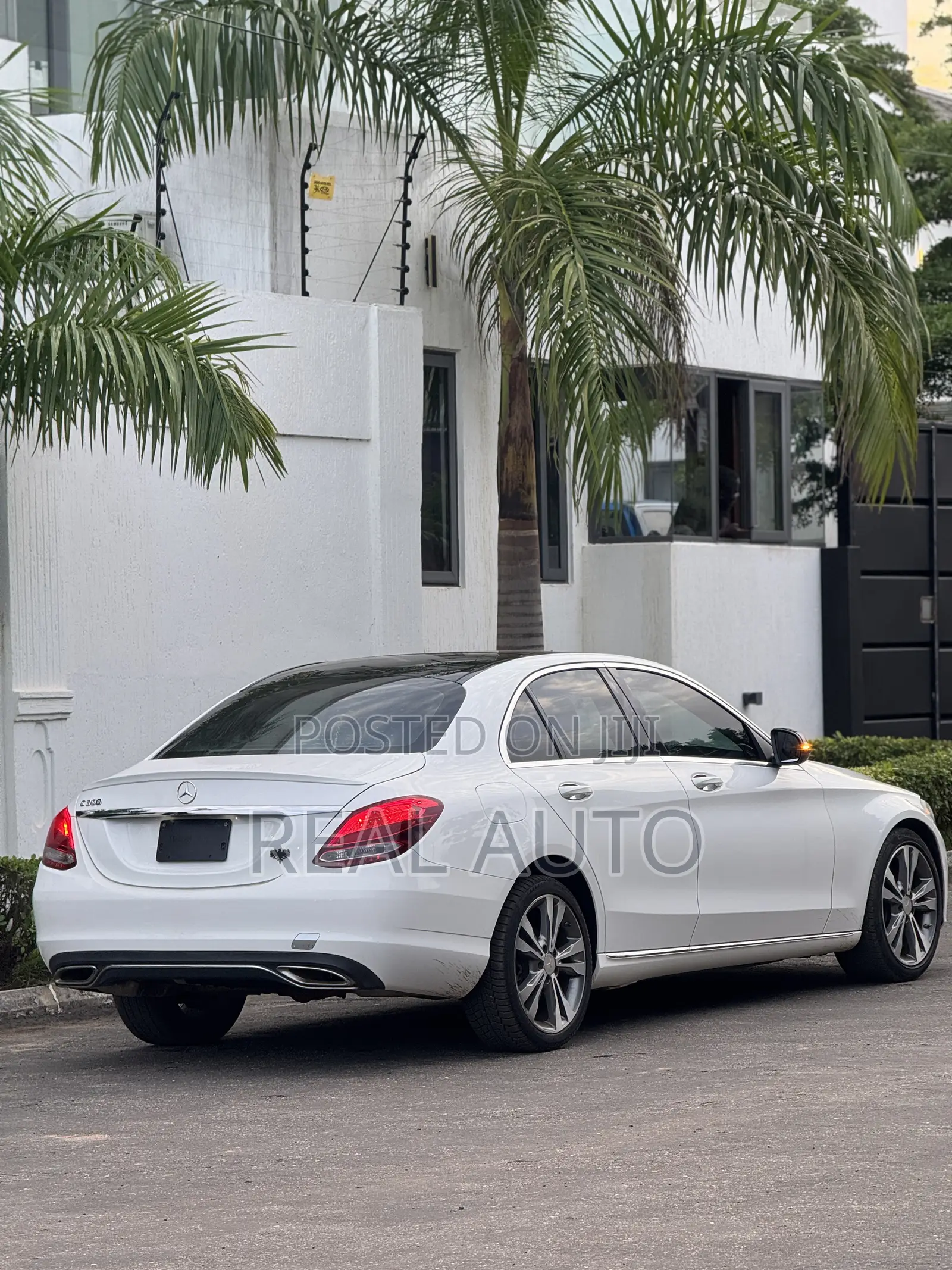 Mercedes-Benz C300 Luxury 4matic Sedan AWD (2.0L 4cyl 7A) 2017 White