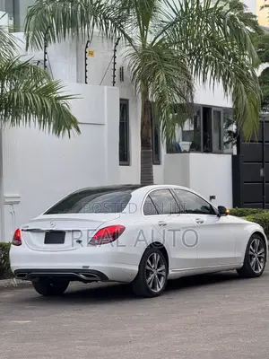 Mercedes-Benz C300 Luxury 4matic Sedan AWD (2.0L 4cyl 7A) 2017 White