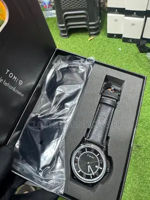 This Tomi Men's Wristwatch Set Features a Watch and Glasses