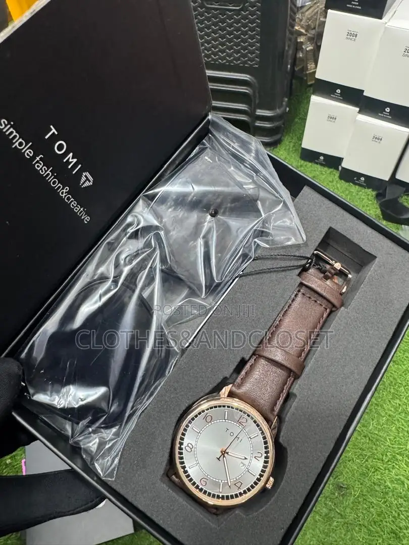 This Tomi Men's Wristwatch Set Features a Watch and Glasses