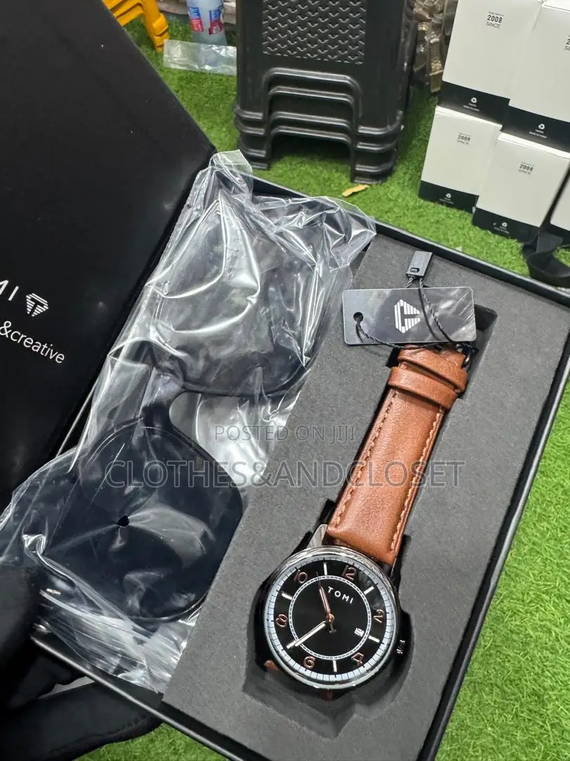 This Tomi Men's Wristwatch Set Features a Watch and Glasses