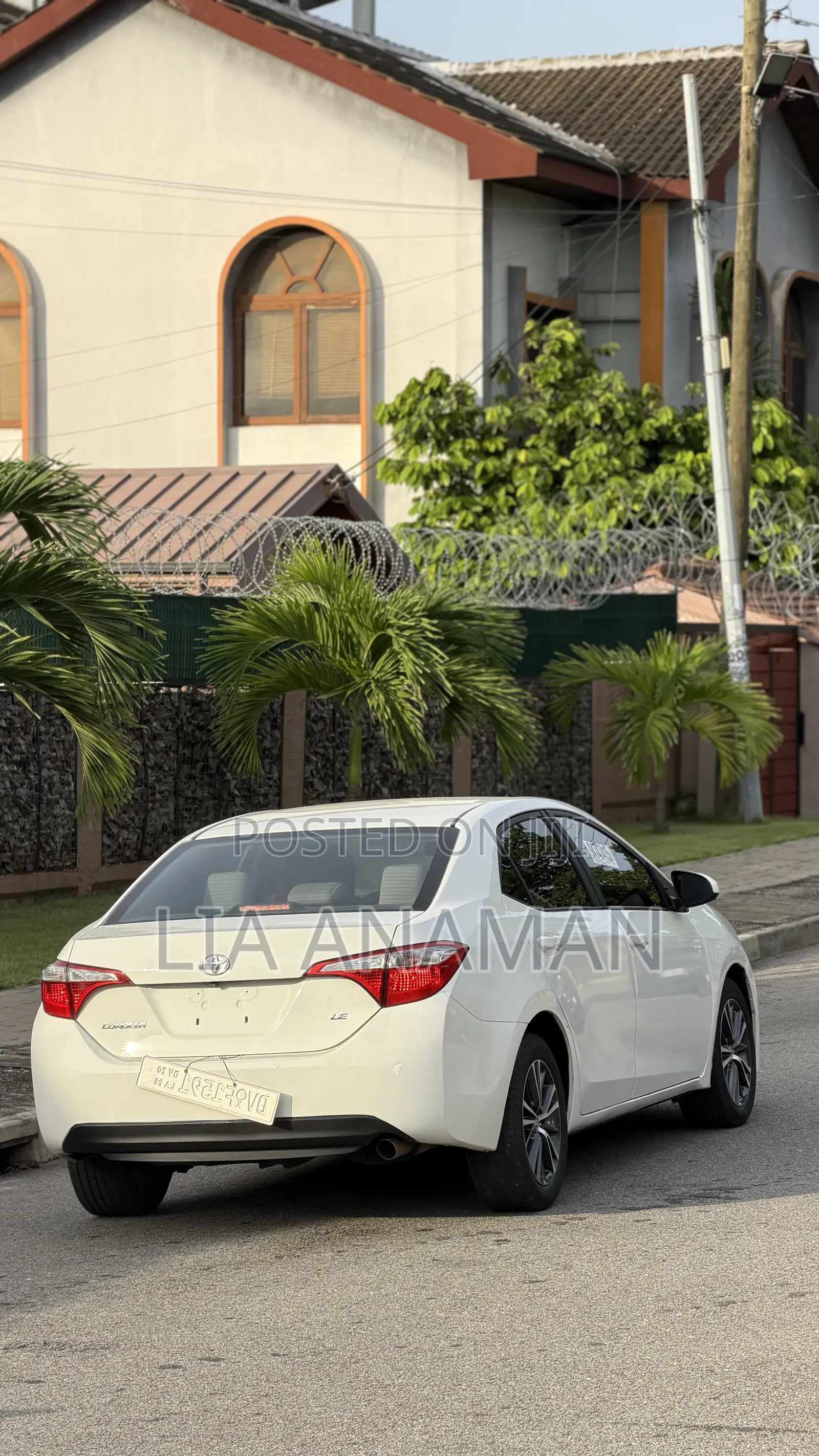 Toyota Corolla LE Eco 4dr Sedan (1.8L 4cyl CVT) 2016 White