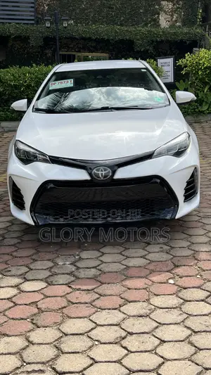 Toyota Corolla SE (1.8L 4cyl 6M) 2018 White