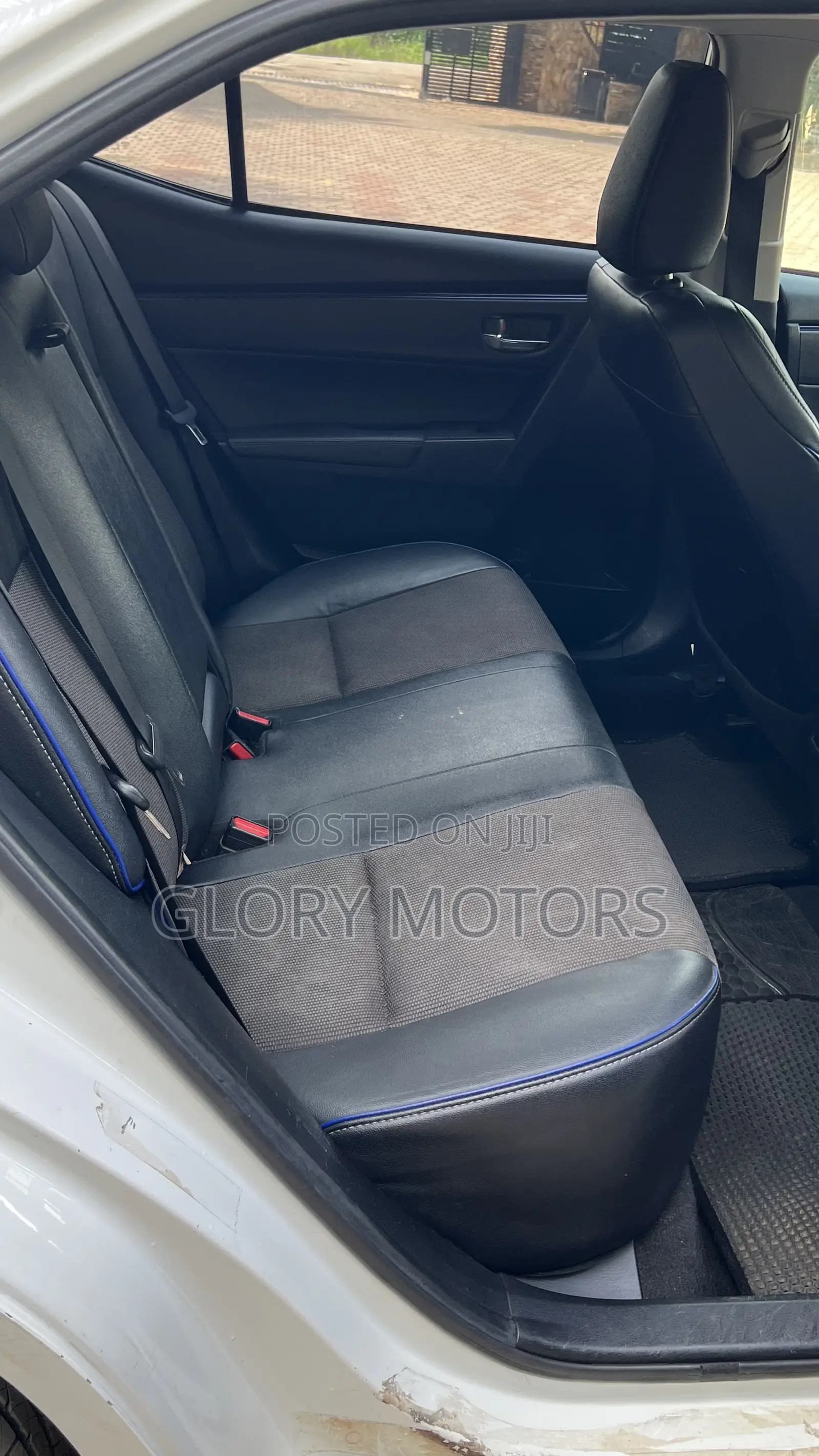 Toyota Corolla SE (1.8L 4cyl 6M) 2018 White