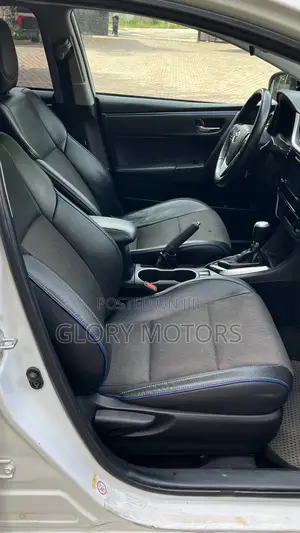 Toyota Corolla SE (1.8L 4cyl 6M) 2018 White