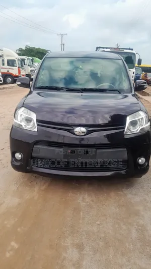 Toyota Sienta 1.5 FWD 2015 Maroon