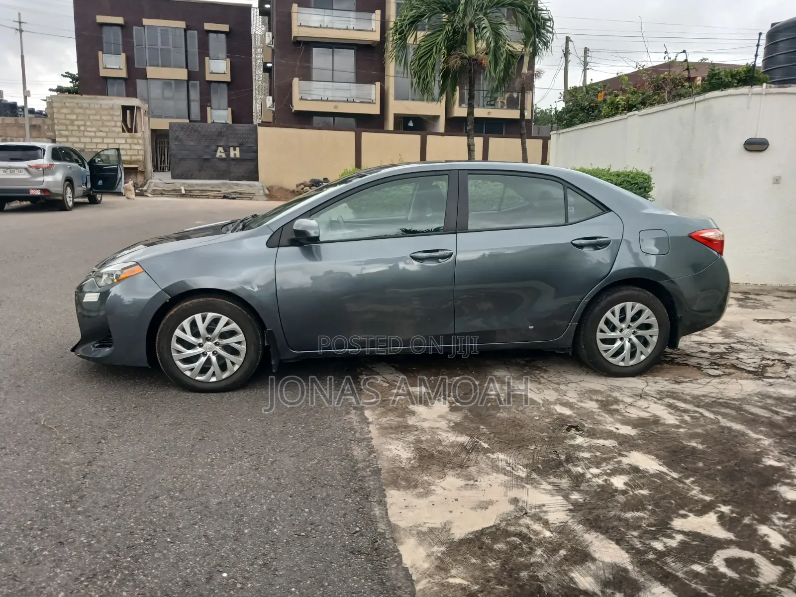 Toyota Corolla LE (1.8L 4cyl 2A) 2018 Gray