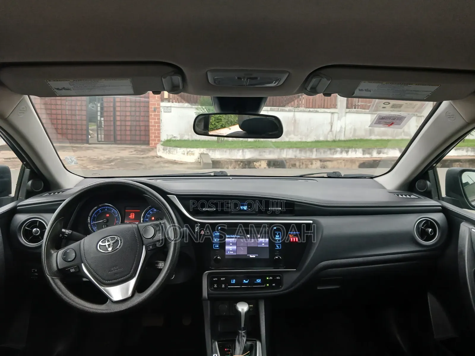 Toyota Corolla LE (1.8L 4cyl 2A) 2018 Gray