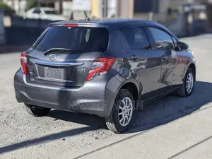 Toyota Vitz 1.3 AWD 5dr 2014 Gray