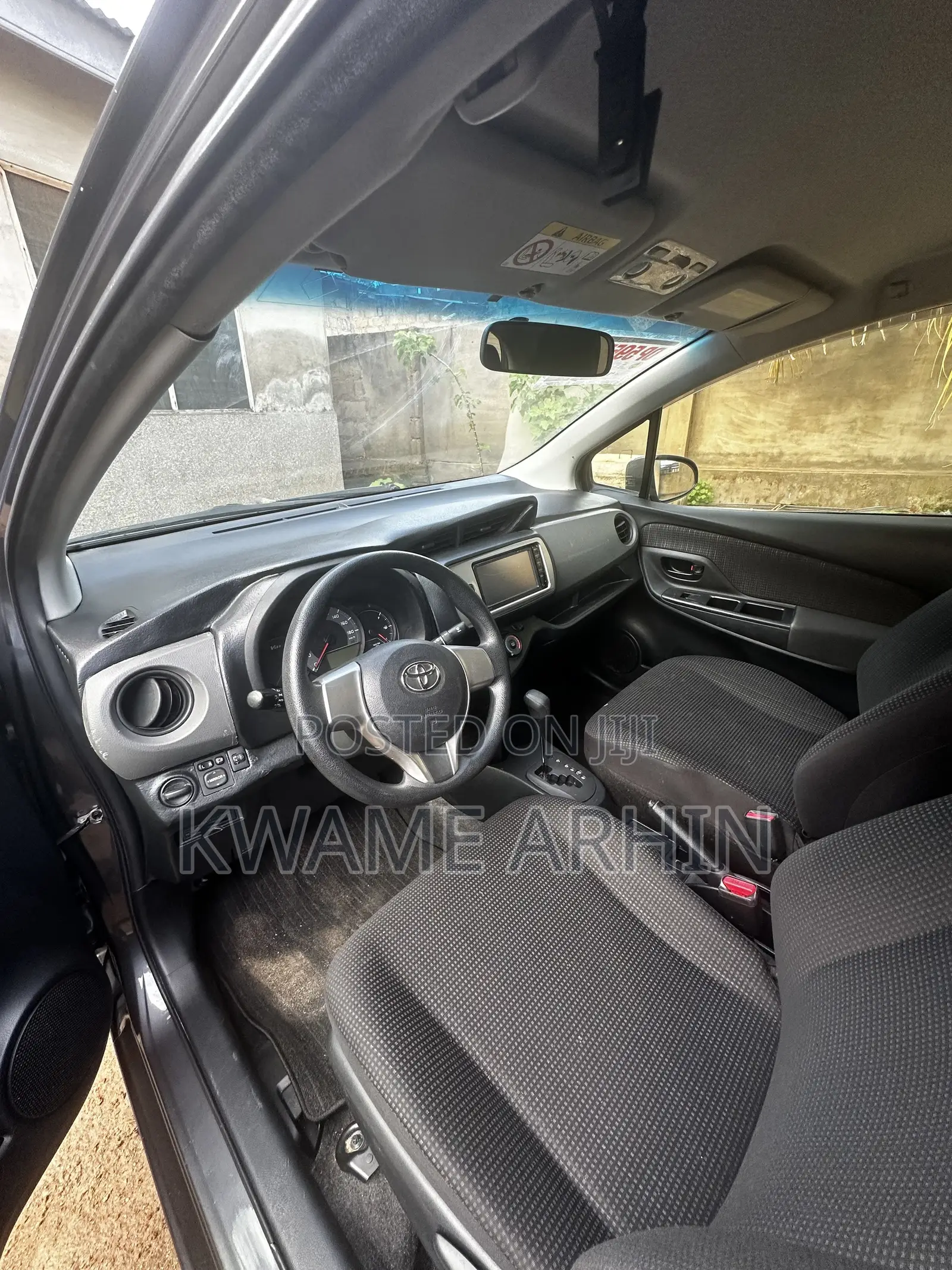 Toyota Vitz 1.3 AWD 5dr 2014 Gray