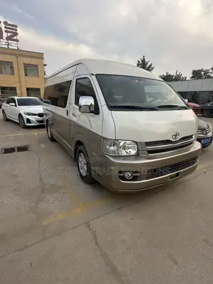 Toyota HiAce 2022 Beige