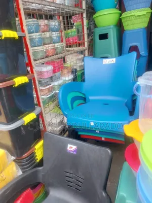 Plastic Chairs With Metal Leggings