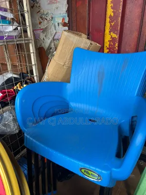 Plastic Chairs With Metal Leggings