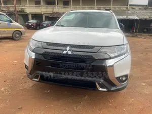 Mitsubishi Outlander SE FWD 2019 White