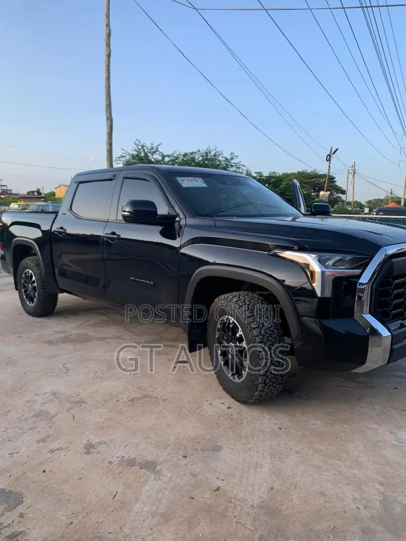 Toyota Tundra SR5 CrewMax 5.5' Bed 2024 Black