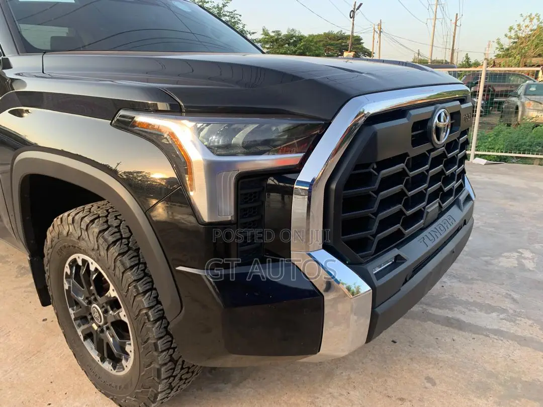 Toyota Tundra SR5 CrewMax 5.5' Bed 2024 Black