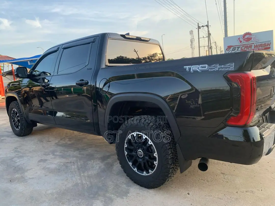 Toyota Tundra SR5 CrewMax 5.5' Bed 2024 Black