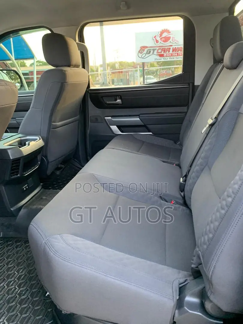Toyota Tundra SR5 CrewMax 5.5' Bed 2024 Black