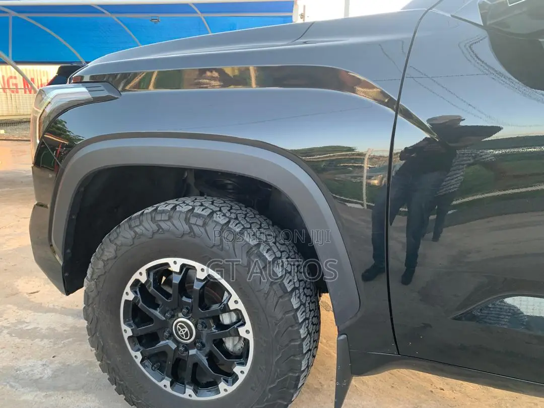 Toyota Tundra SR5 CrewMax 5.5' Bed 2024 Black