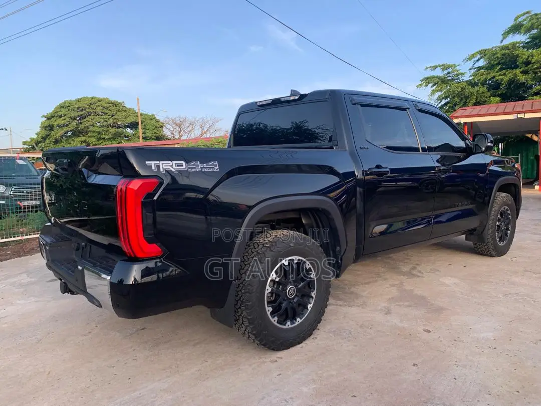 Toyota Tundra SR5 CrewMax 5.5' Bed 2024 Black