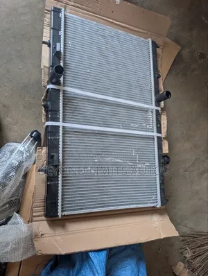 Nissan Rogue 2014 - 2018 Radiator / Water Tank