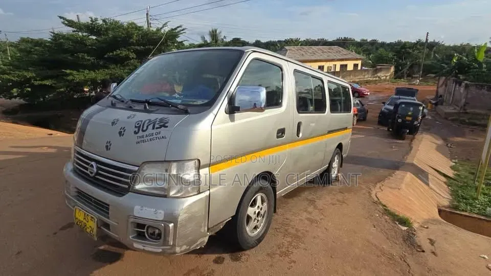 Nissan Caravan (Urvan) 2012 Grey