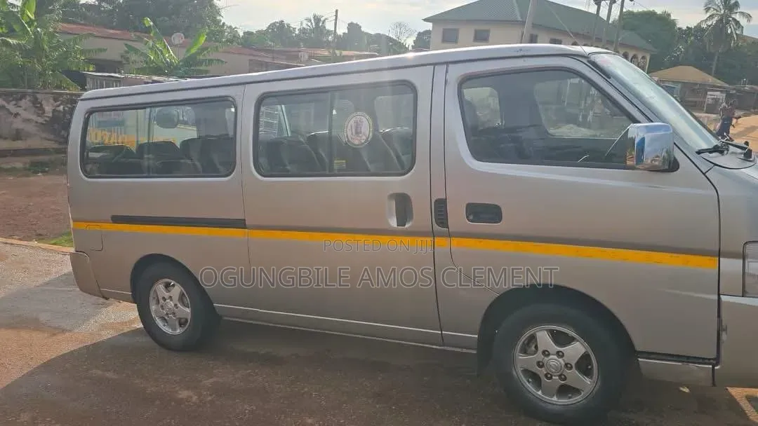 Nissan Caravan (Urvan) 2012 Grey