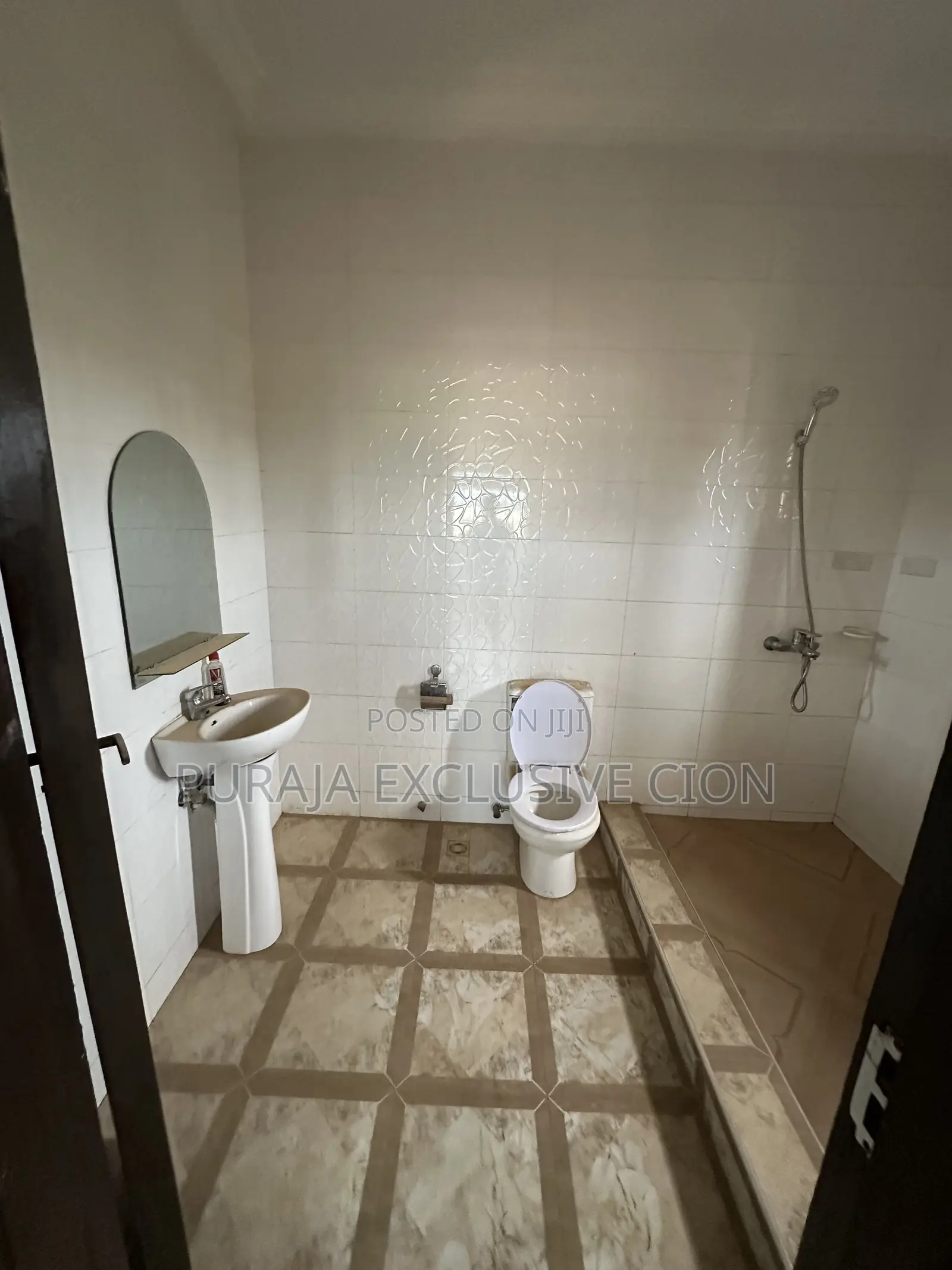 3bdrm Block of Flats in Weija, Choice, Old Barrier for rent