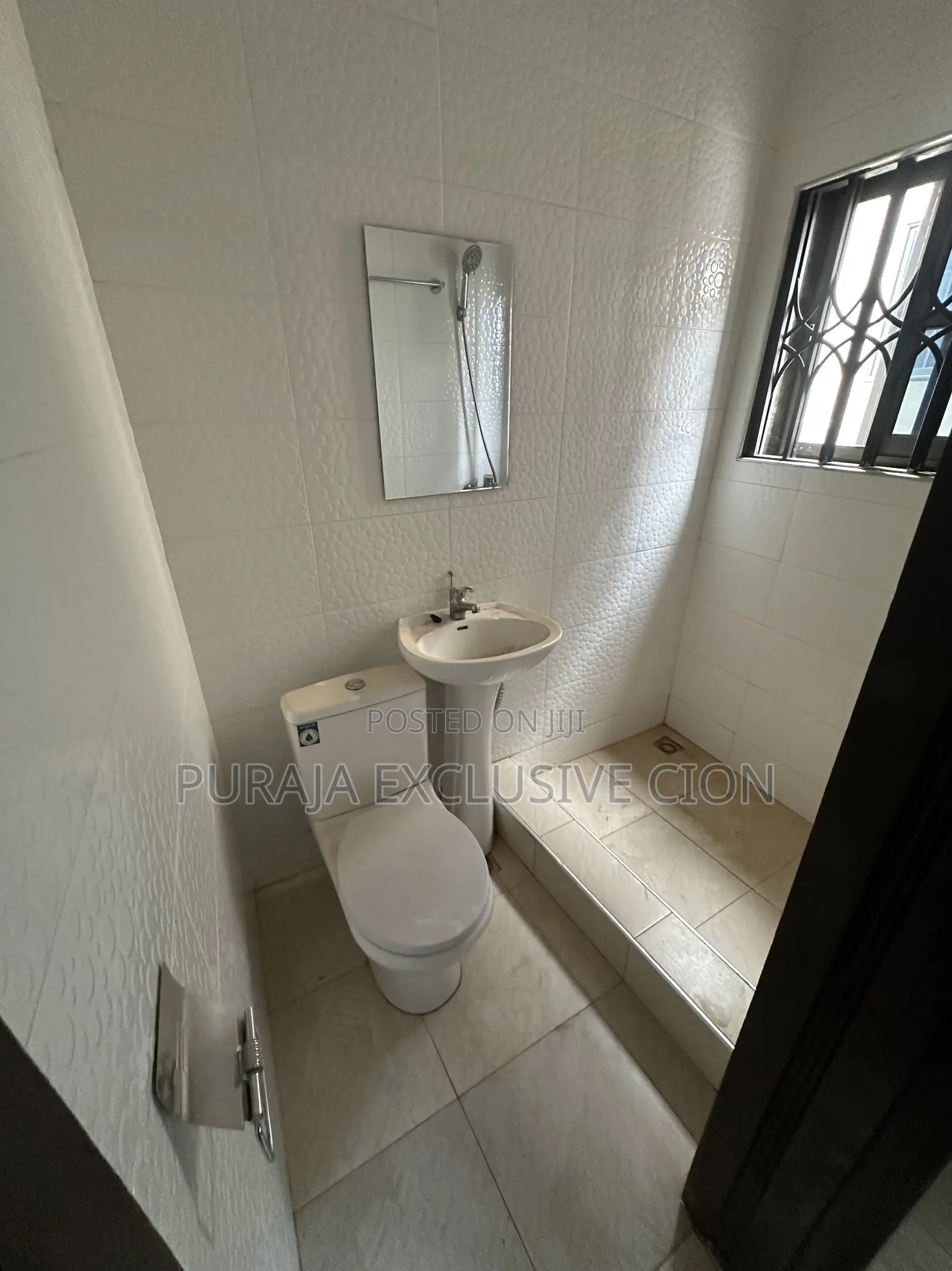 3bdrm Block of Flats in Weija, Choice, Old Barrier for rent