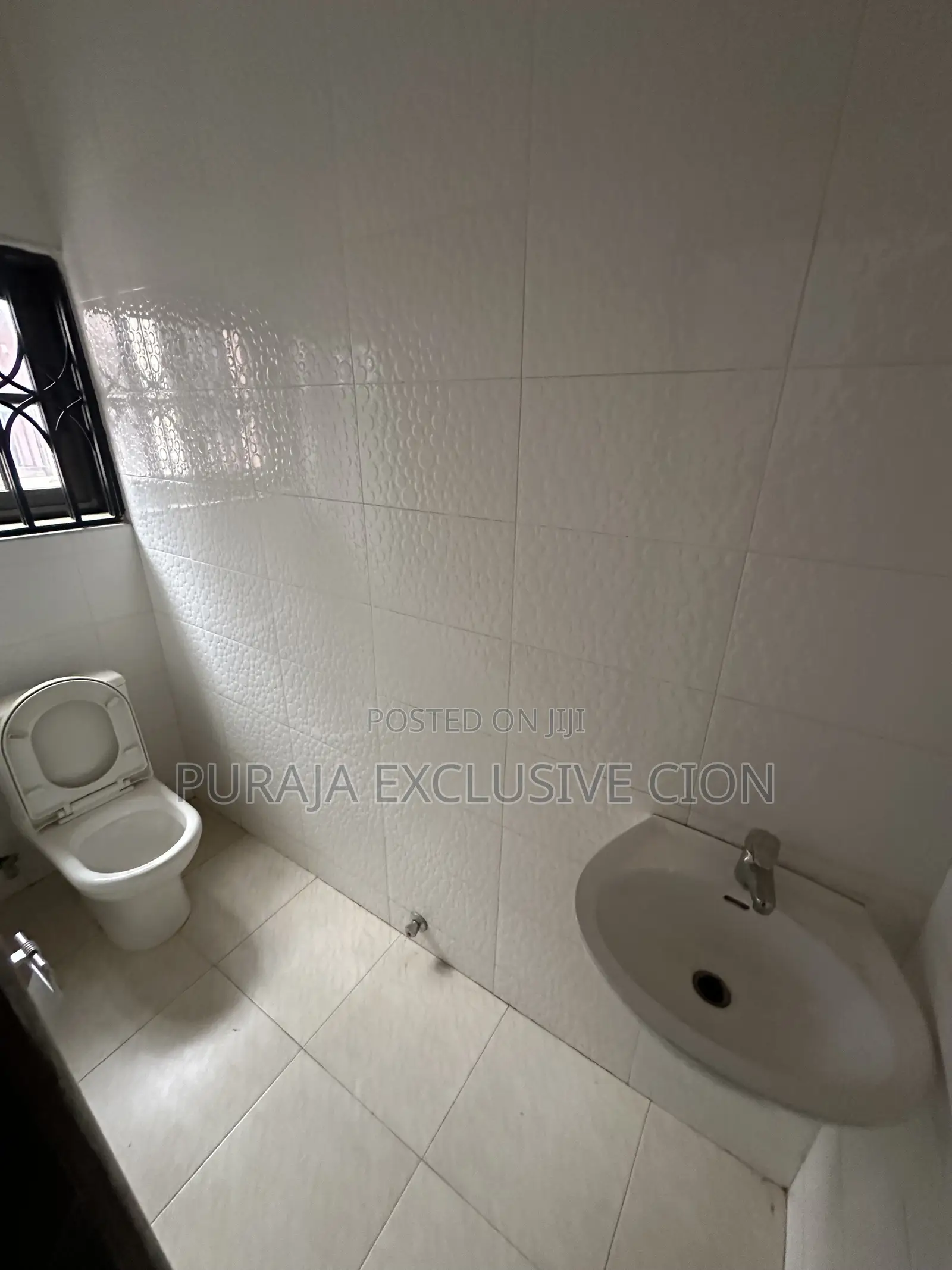 3bdrm Block of Flats in Weija, Choice, Old Barrier for rent