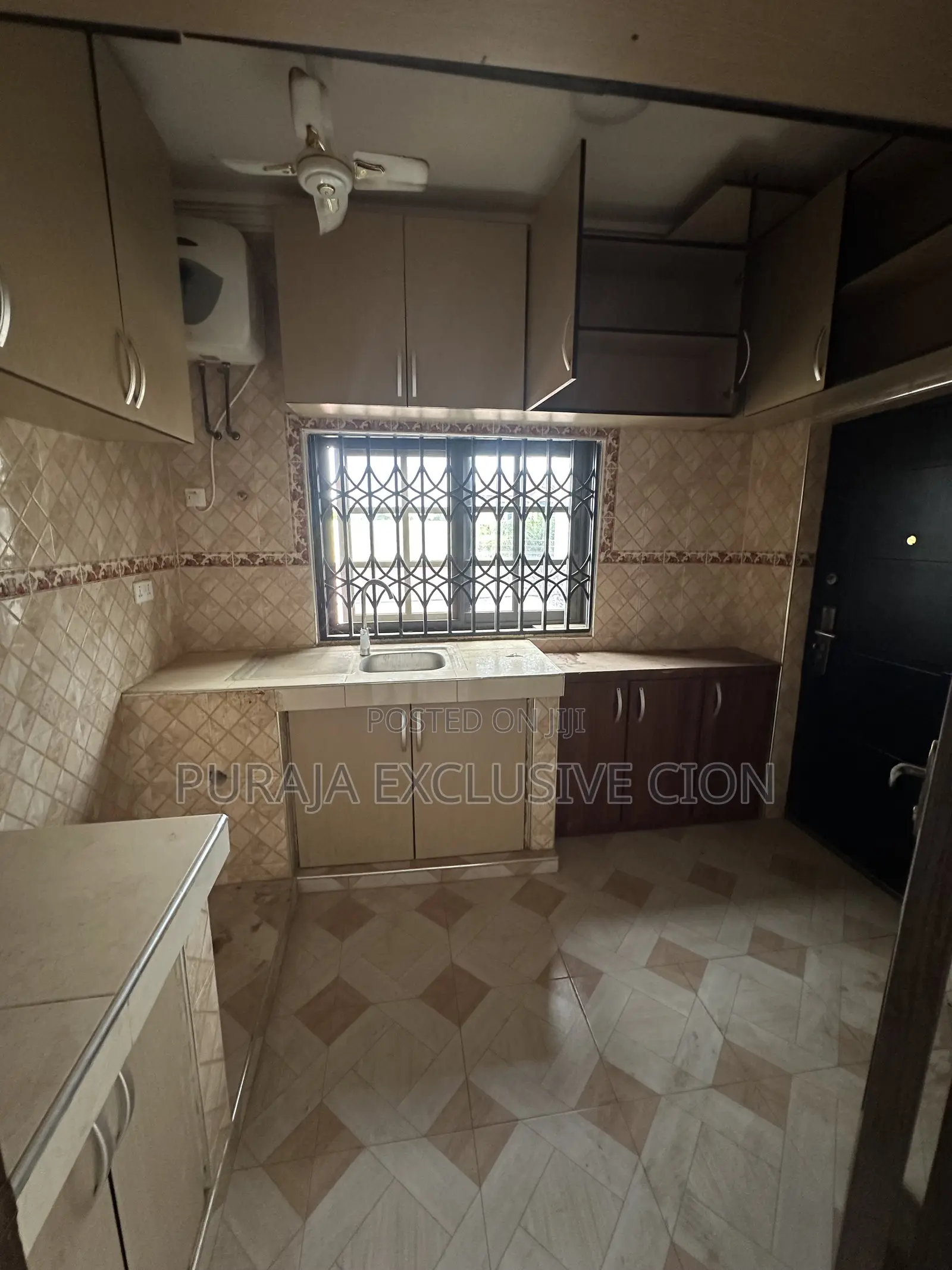 3bdrm Block of Flats in Weija, Choice, Old Barrier for rent
