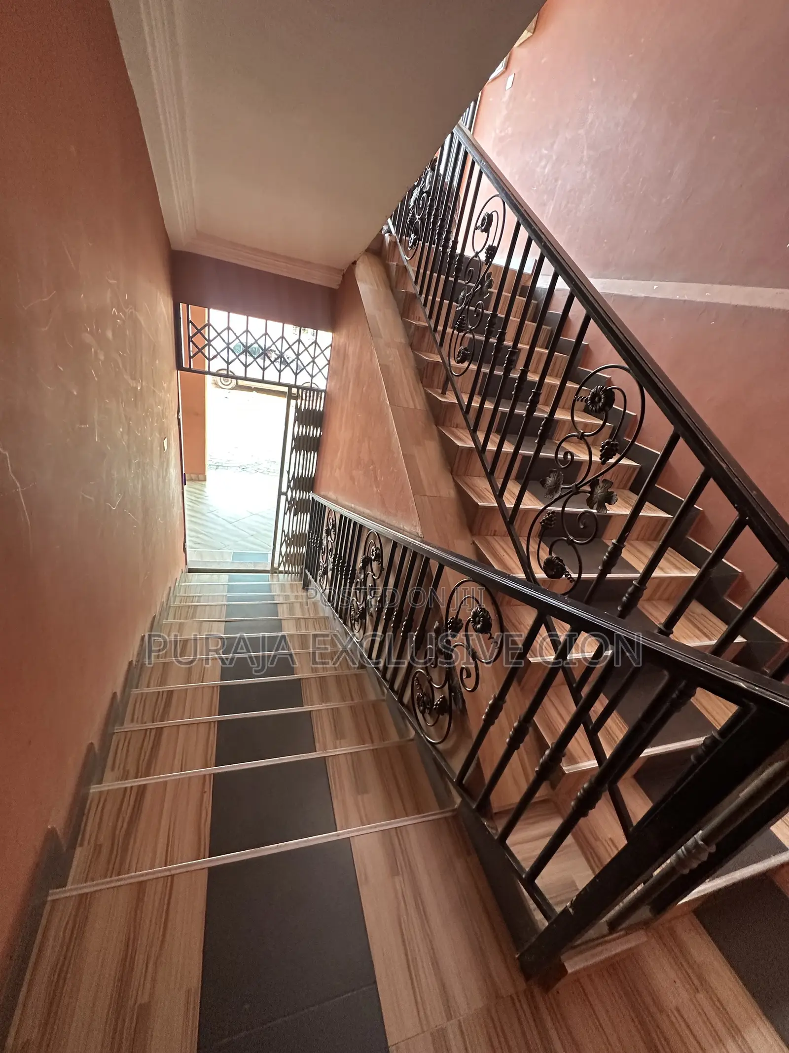 3bdrm Block of Flats in Weija, Choice, Old Barrier for rent