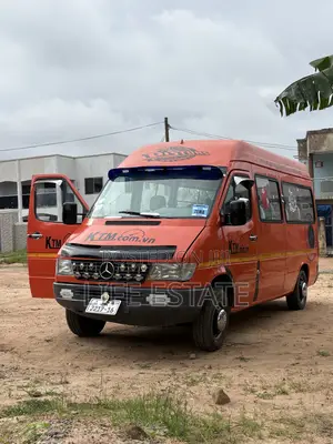 Mercedes-Benz Sprinter 2011 Orange