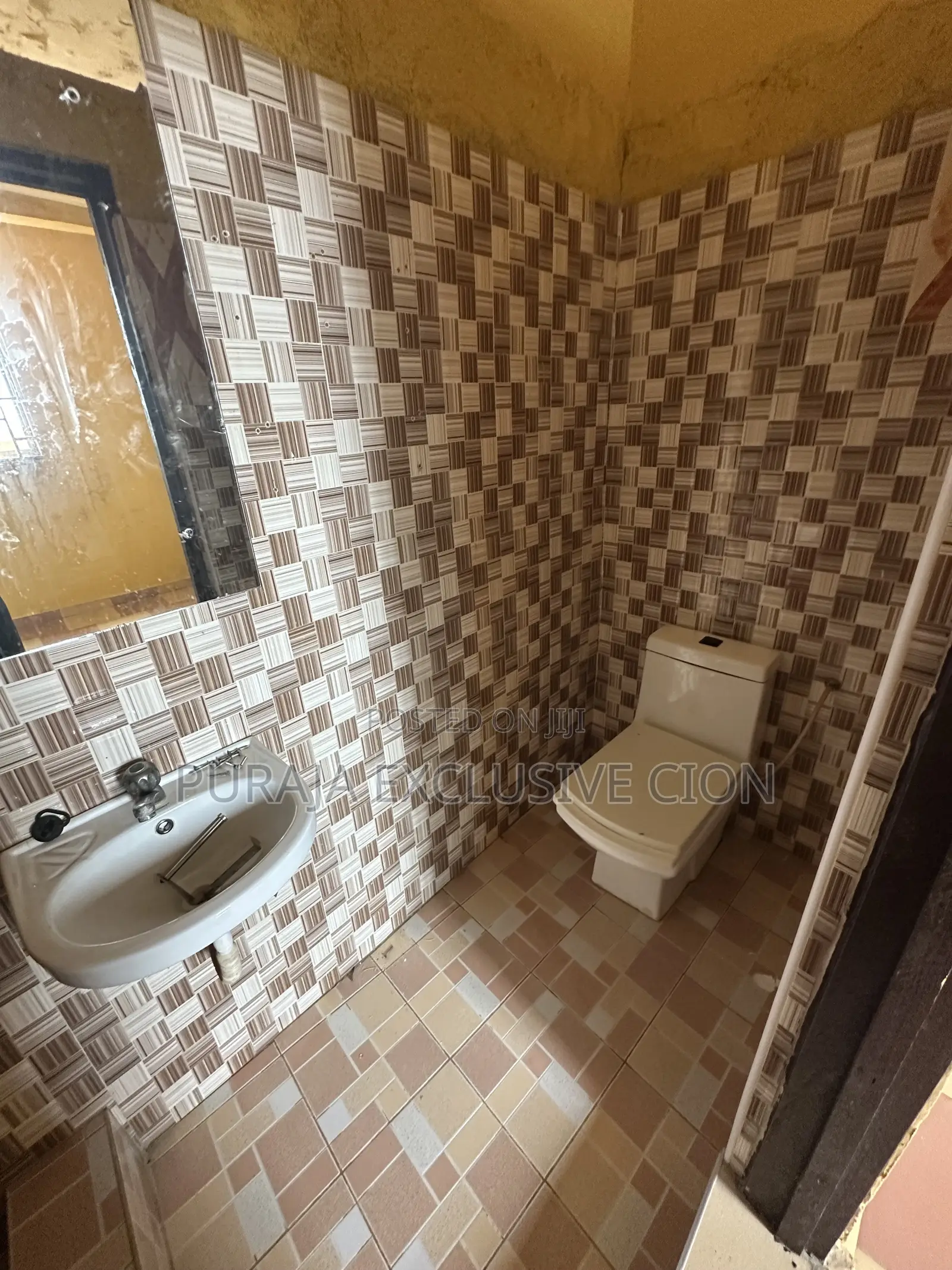 1bdrm Room & Parlour in Weija, Choice, Old Barrier for rent