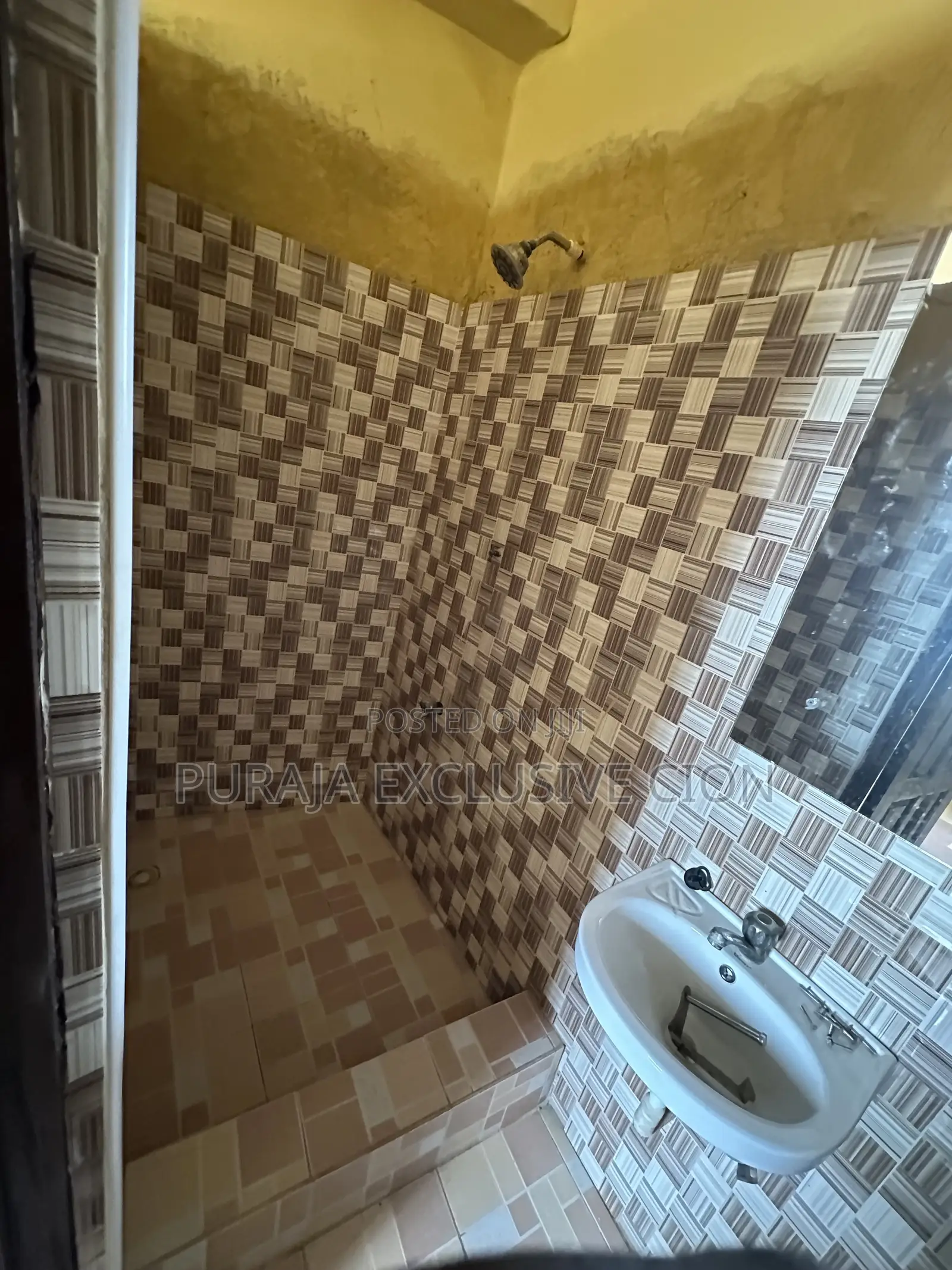 1bdrm Room & Parlour in Weija, Choice, Old Barrier for rent