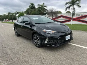 Toyota Corolla SE (1.8L 4cyl 6M) 2018 Black