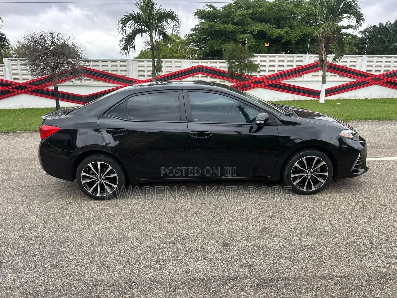 Toyota Corolla SE (1.8L 4cyl 6M) 2018 Black