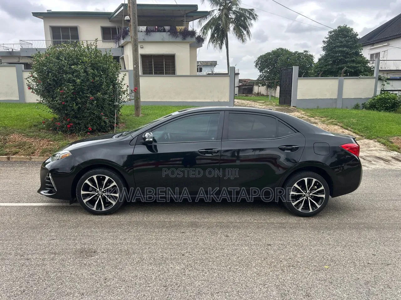 Toyota Corolla SE (1.8L 4cyl 6M) 2018 Black