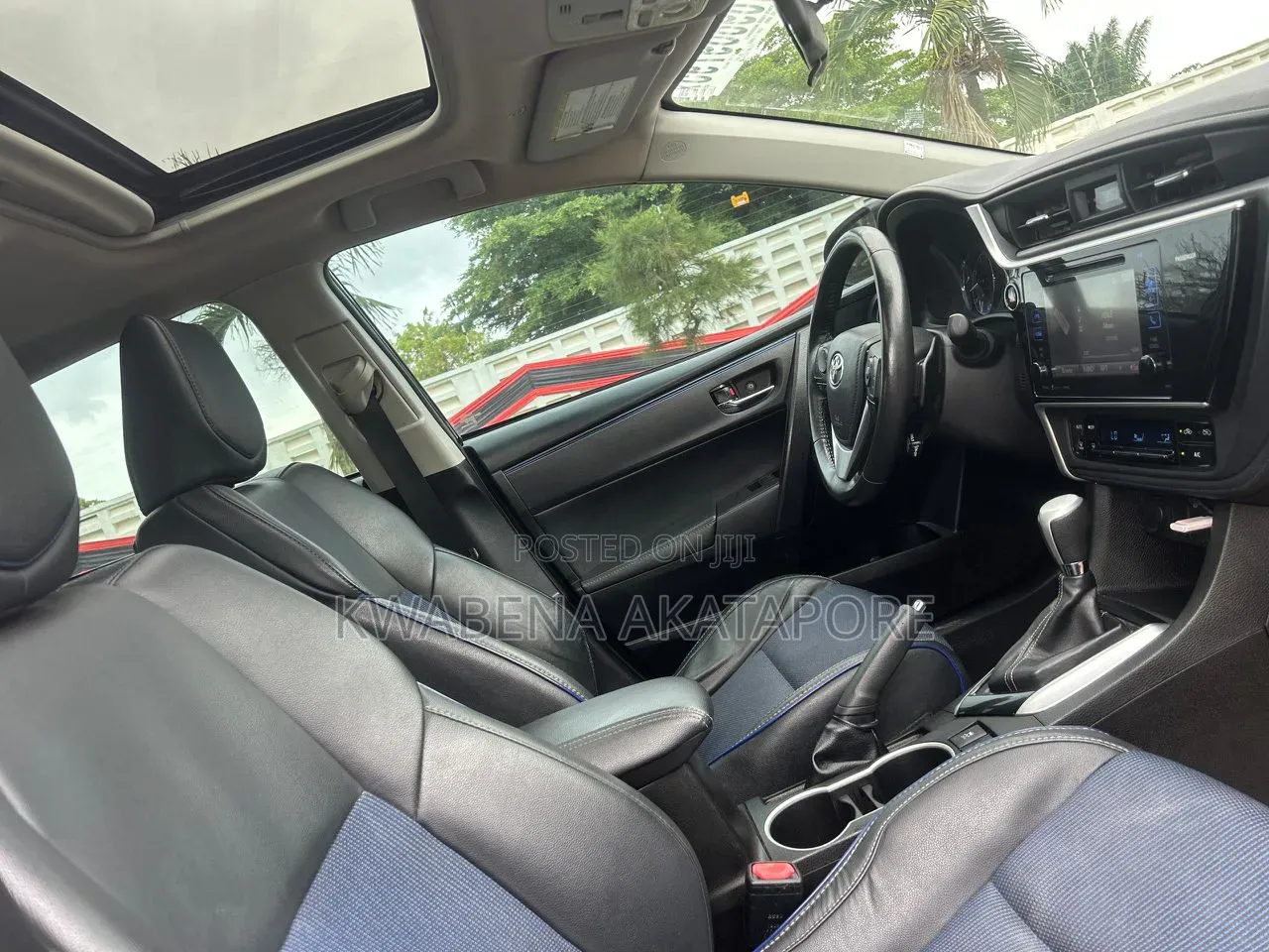 Toyota Corolla SE (1.8L 4cyl 6M) 2018 Black