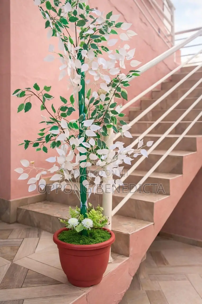 Beautiful Potted Artificial Plant for Home/Office Decor