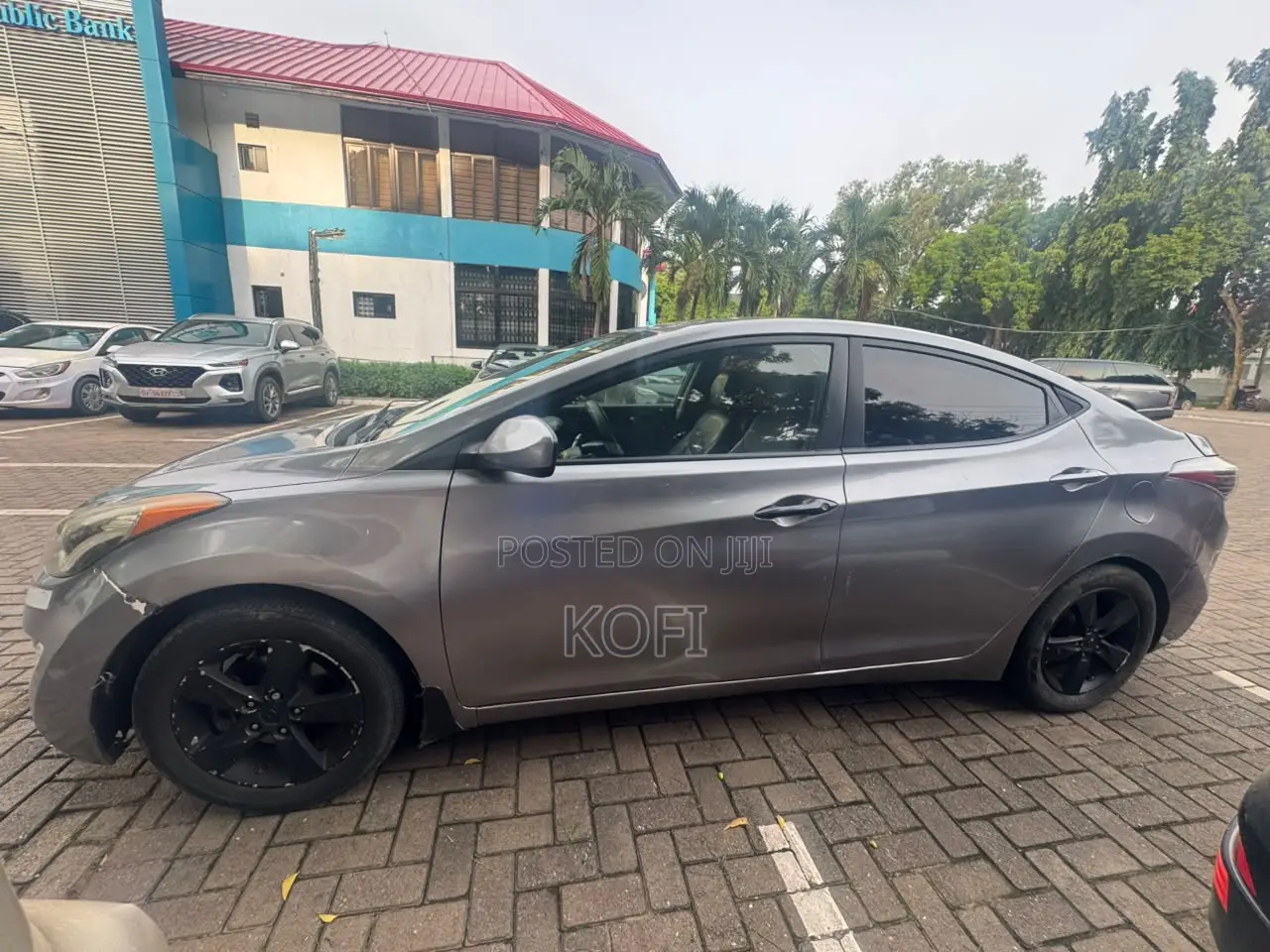 Hyundai Elantra GLS Sedan FWD (1.8L 4cyl 6A) 2013 Gray