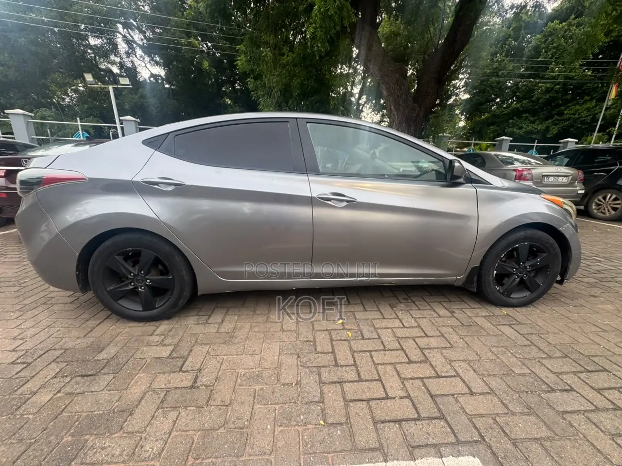 Hyundai Elantra GLS Sedan FWD (1.8L 4cyl 6A) 2013 Gray