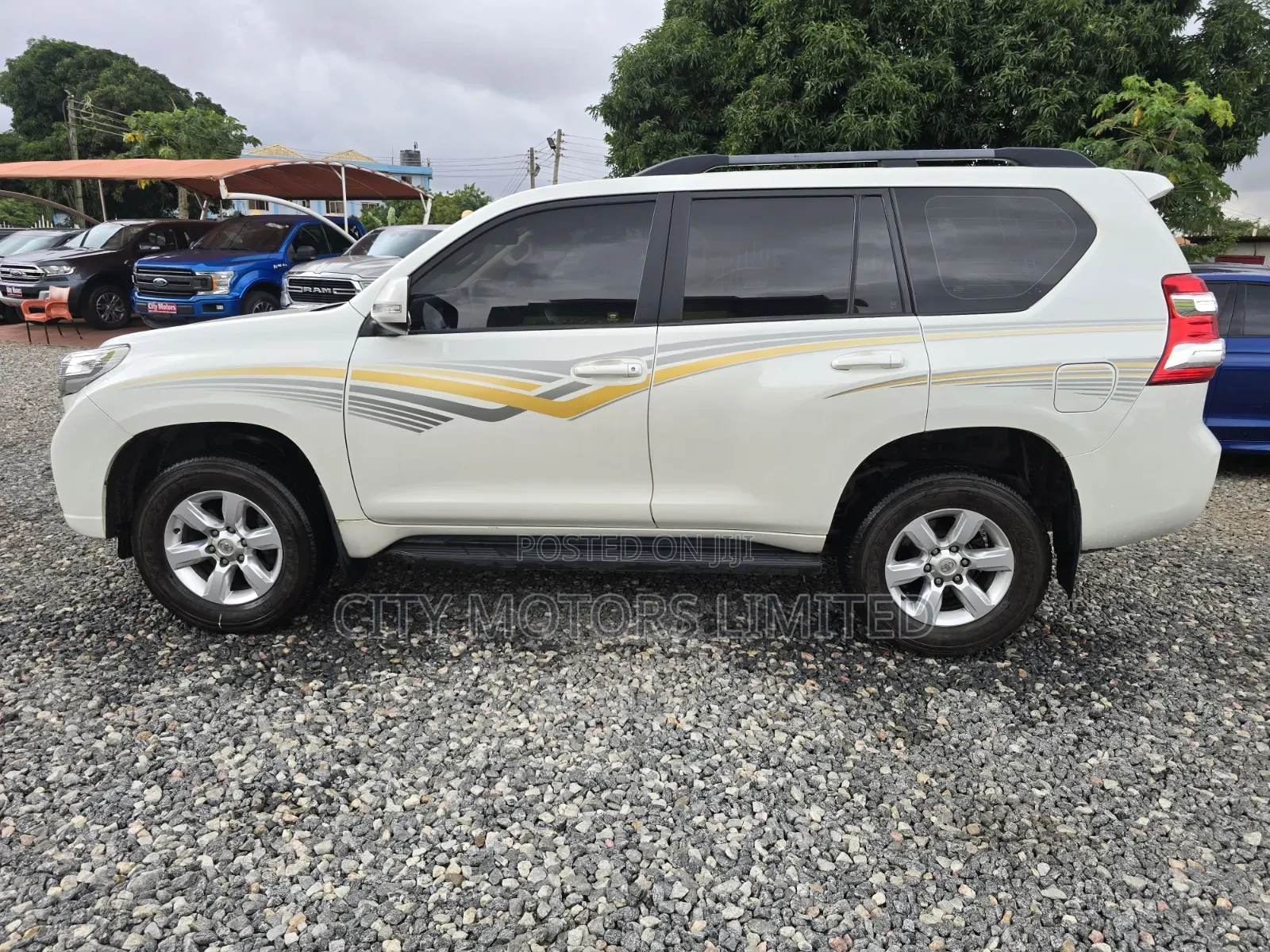 Toyota Land Cruiser Prado 2017 White