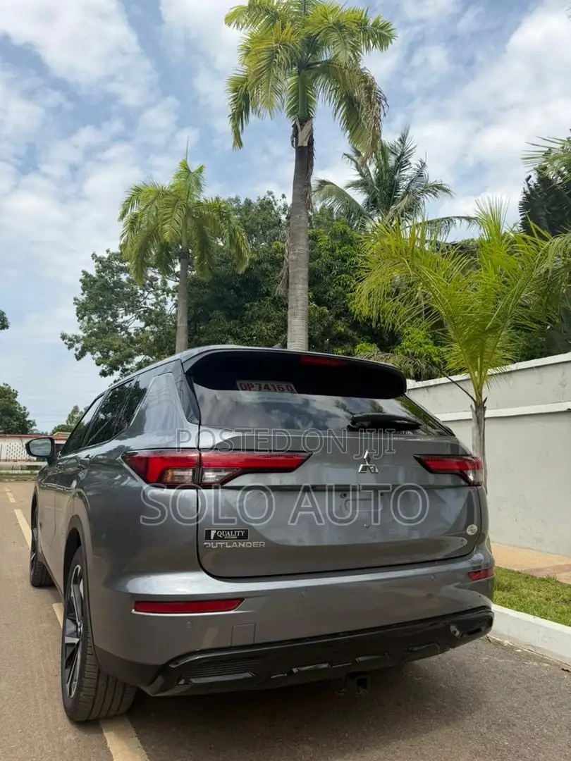 Mitsubishi Outlander SE 2022 Gray